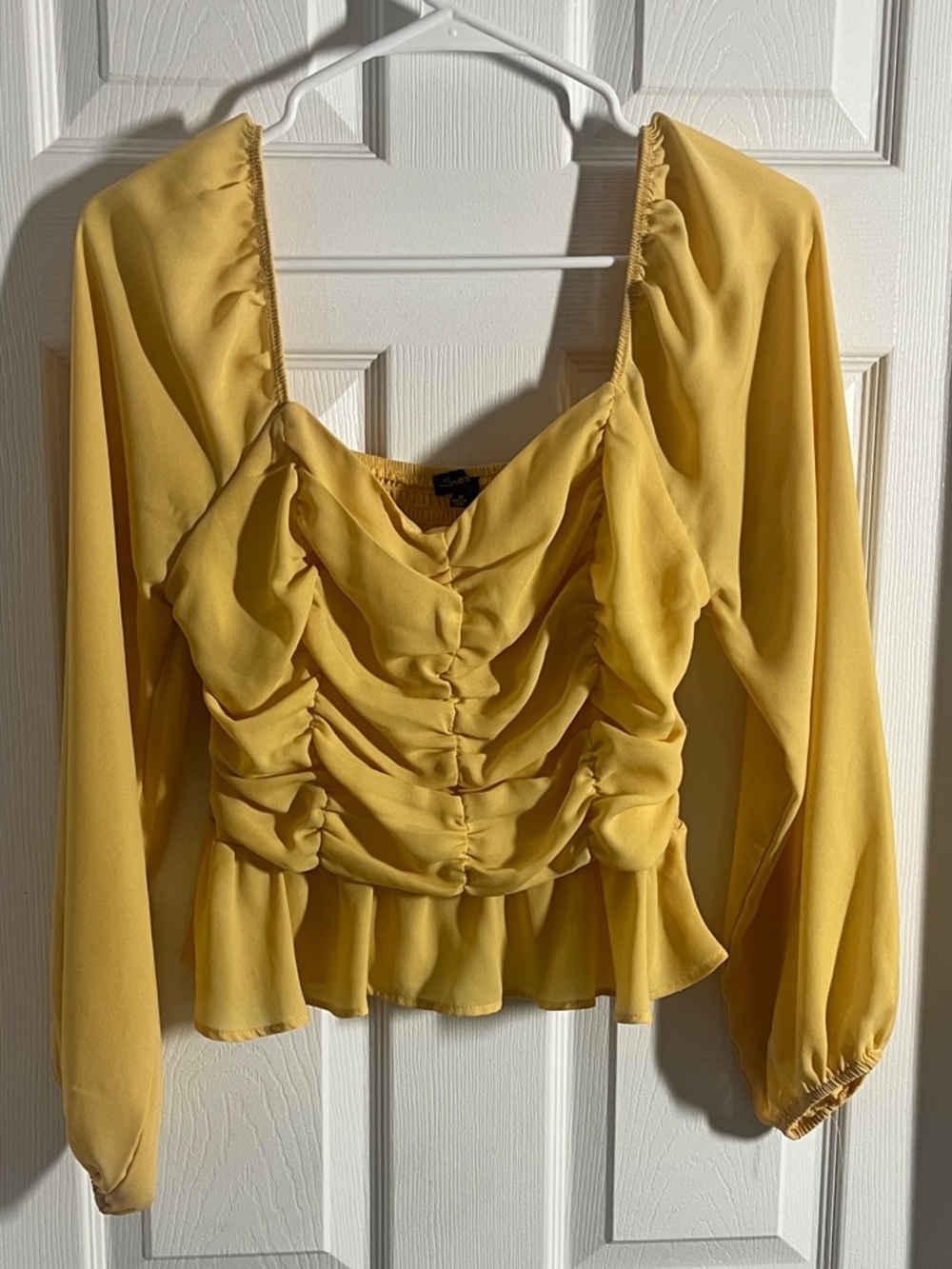 Women’s Yellow Ruched Long-Sleeve Cropped Top